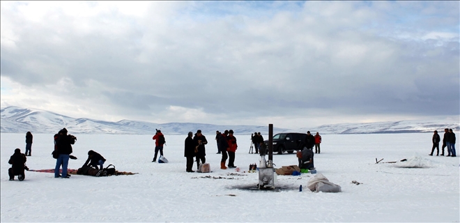 Erzurum ve Ağrı´da Eskimo usulü balık avlıyorlar