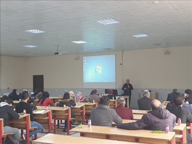 Atatürk Üniversitesi Öğrencileri ?Eğitimi Al Afetten Korkma? projesiyle Pasinler´de panel düzenledi