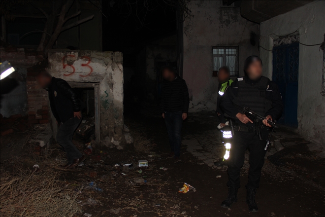 Erzurum polisinden eş zamanlı operasyon