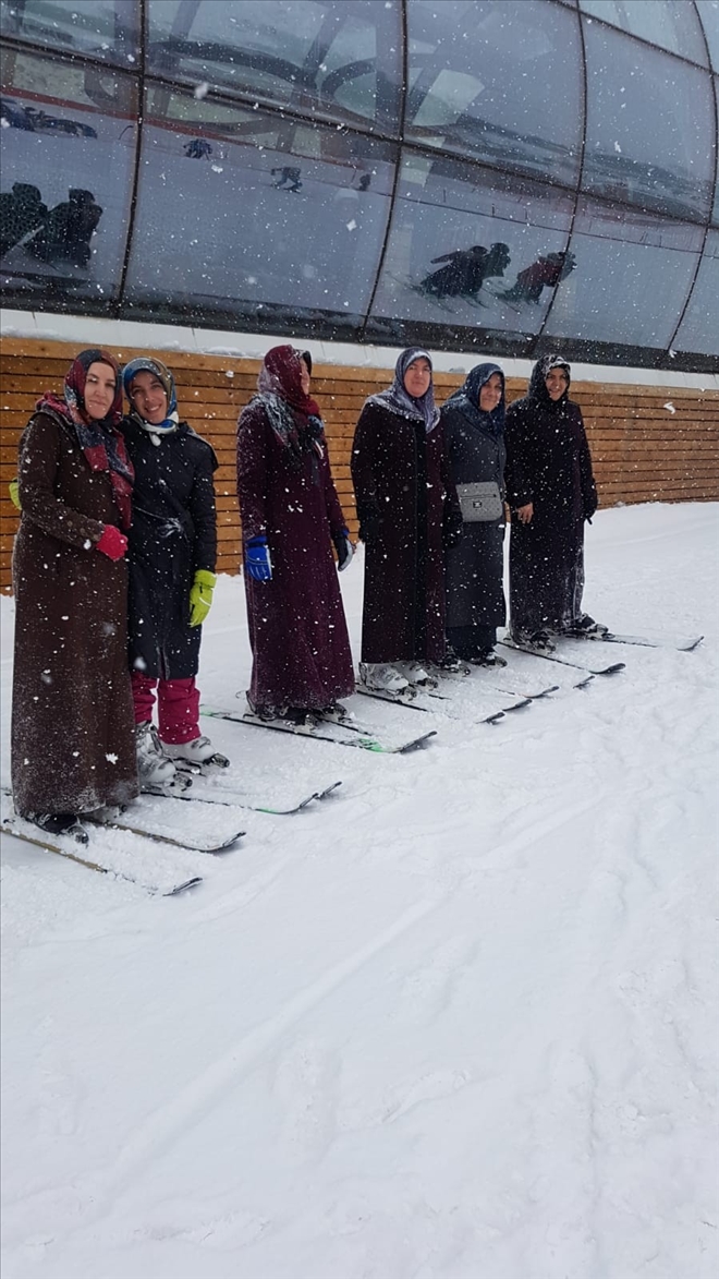 Erzurum GSİM´den kadınlara kayak jesti