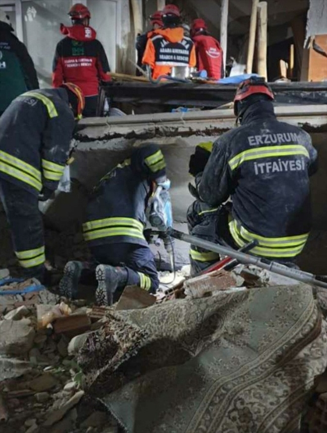 Büyükşehir´in arama kurtarma ekipleri deprem bölgesinde