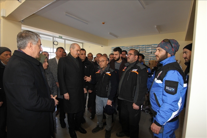 AFAD personeli enkaz altından kurtardıkları aileyi hastanede ziyaret etti