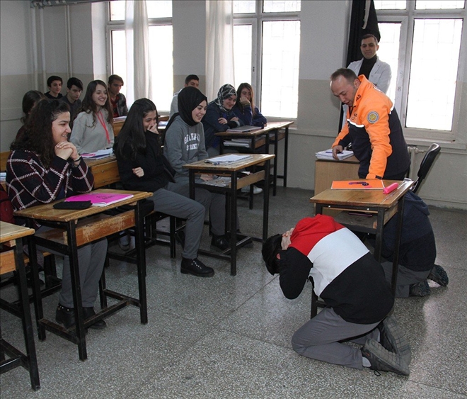 Erzurum´da 24 bini öğrenci 108 bin 681 kişiye deprem eğitimi verildi