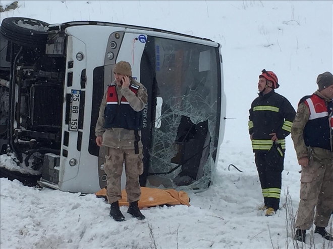 Erzurum´da halk otobüsü devrildi: 1 ölü, 20 yaralı