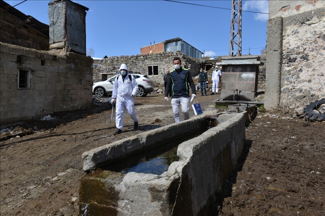 Yakutiye Belediyesi 96 kişilik dezenfekte ekibi ile ilçeye bağlı köylere de girdi.