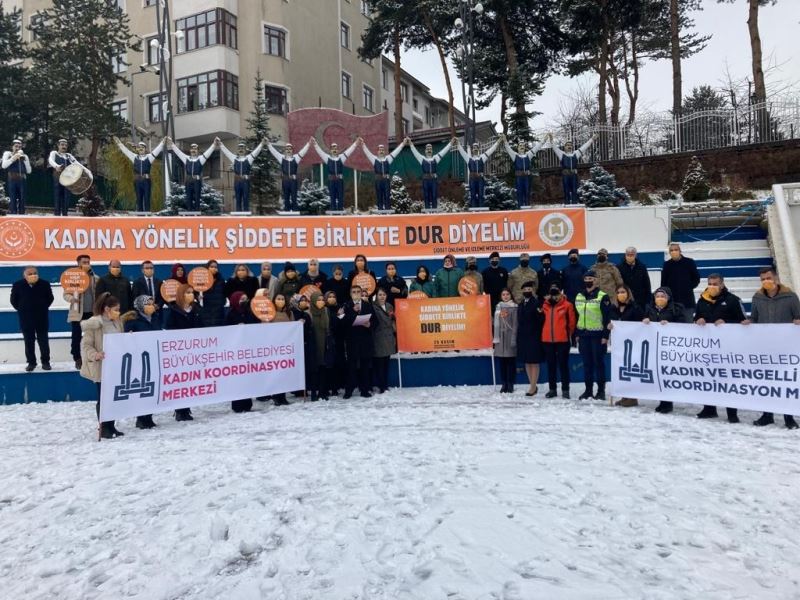 Erzurum’da kamu kurum kuruluşları ve STK’lar kadına yönelik şiddete dikkat çekmek için toplandı

