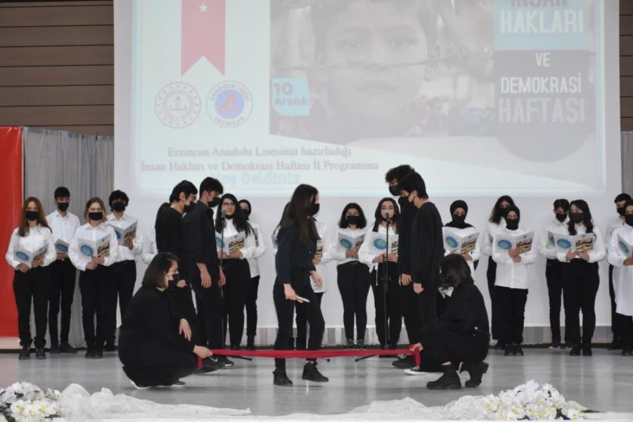 Erzincan’da Demokrasi ve İnsan Hakları Günü kutlandı
