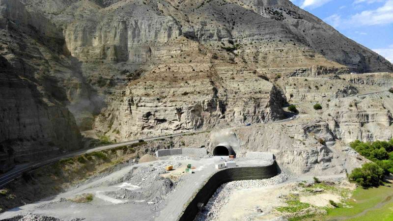 Erzurum’un çilesi bitiyor, 2 bin 246 metrelik tünelden ilk görüntü geldi
