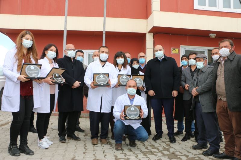 Başkan Orhan’dan sağlık çalışanlarına Kanser Haftası sürprizi
