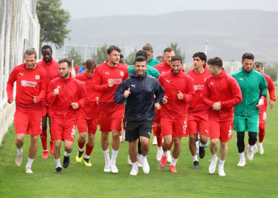 Sivasspor ara vermeden Karagümrük maçı hazırlıklarına başladı