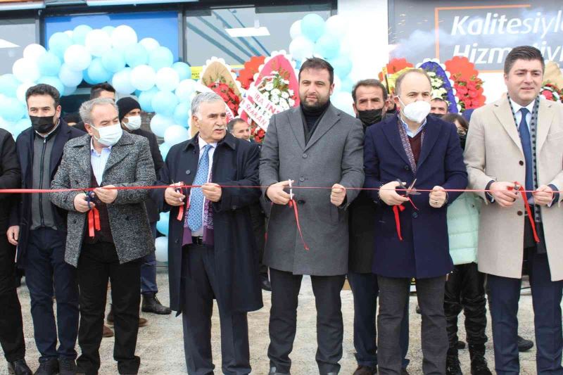 Düzgün market 21’inci şubesini törenle açtı
