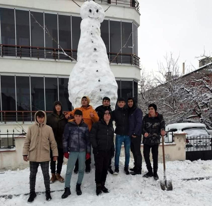 6 metrelik kardan adam