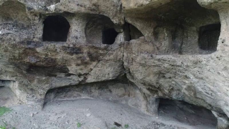 Tarihçiler Erzurum’daki kaya mezarlıklarına odaklandı