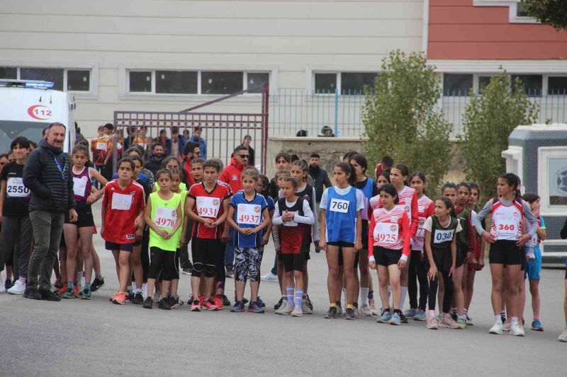 Erzurum’da atletizm kros yarışları düzenlendi
