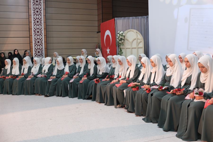  Kur’an’ı ezberleyen 84 kız öğrenci icazetlerini aldı
