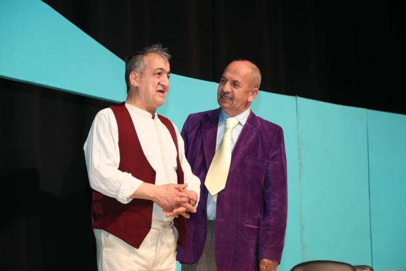 Erzurum Şehir Tiyatrosu  “edep yahu”  adlı oyunla seyircisiyle buluşuyor
