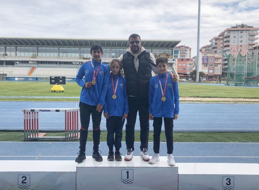 Erzurumlu çocuk atletler madalyaları sildi süpürdü