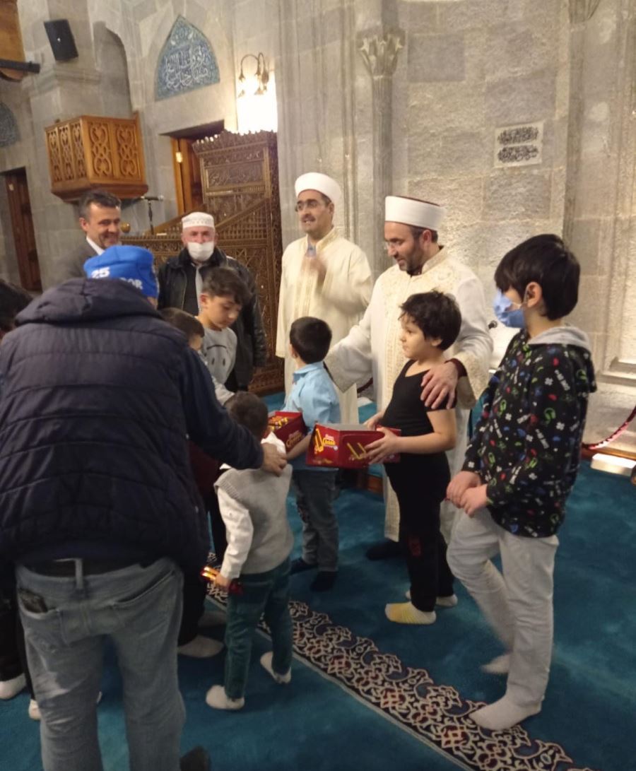  Erzurum’da camiler çocuk sesleriyle şenlendi