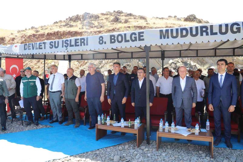 Hınıs Başköy Barajı!nın kapakları ’su tutma’ töreni ile kapatıldı