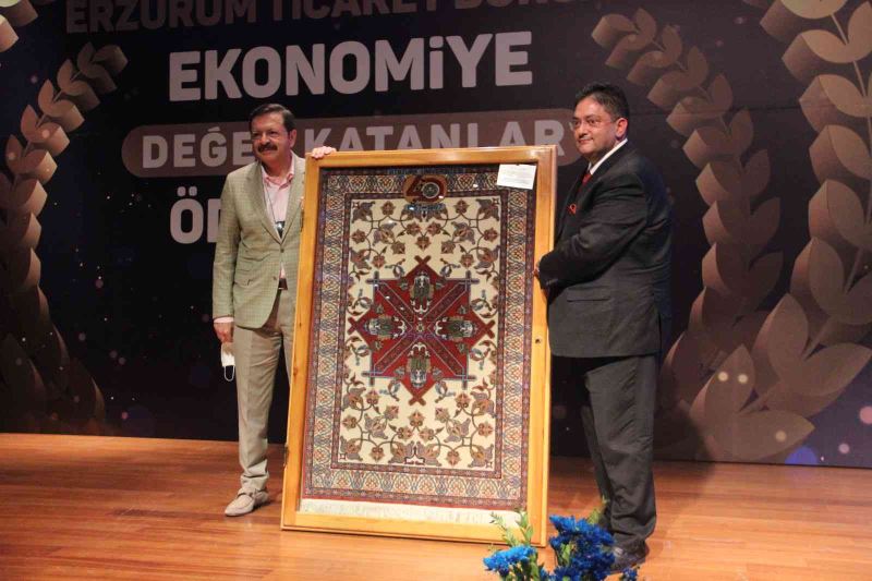 Erzurum Ticaret Borsası ekonomiye değer katanlar ödül töreni gerçekleştirildi
