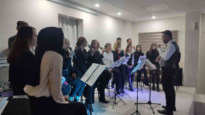 Erzurum’da ’Şarkılar bizi söyler biz de şarkı söyleriz’ konseri beğeniyle izlendi

