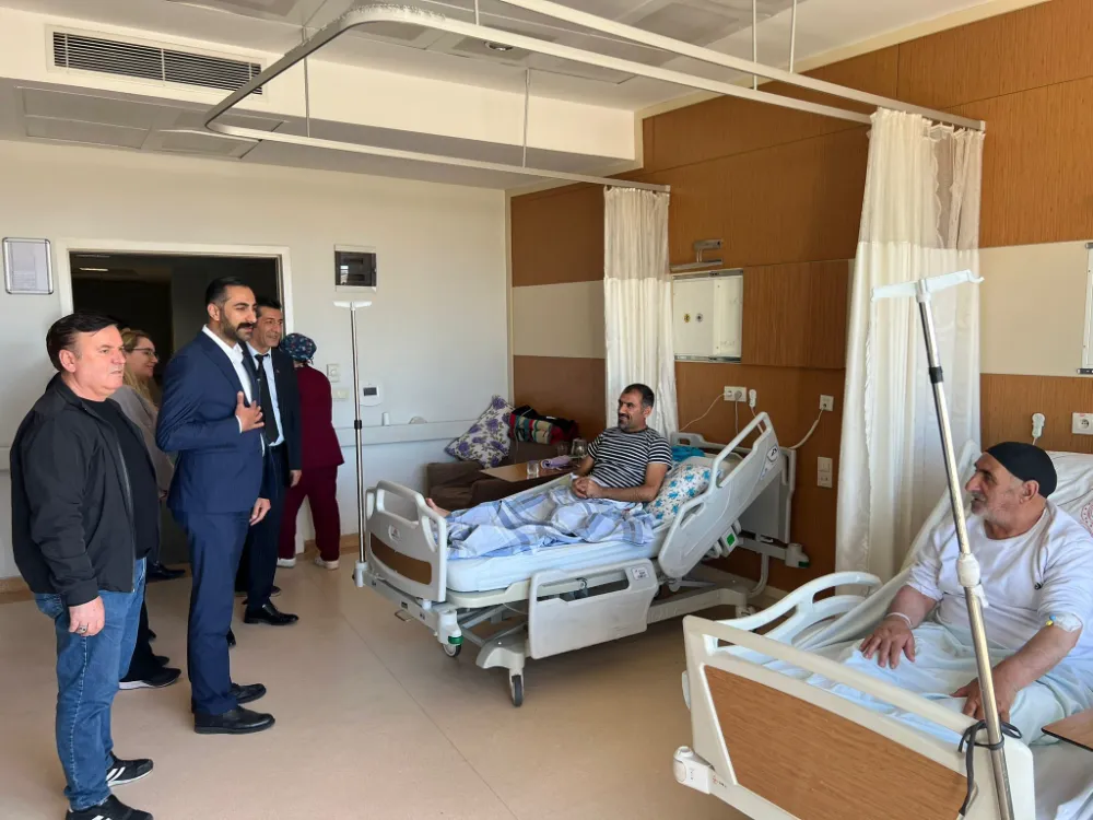 AK Partiden hastalara ziyaret etti