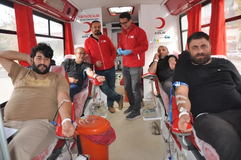 Gazetecilerden Kızılay’a kan bağışı