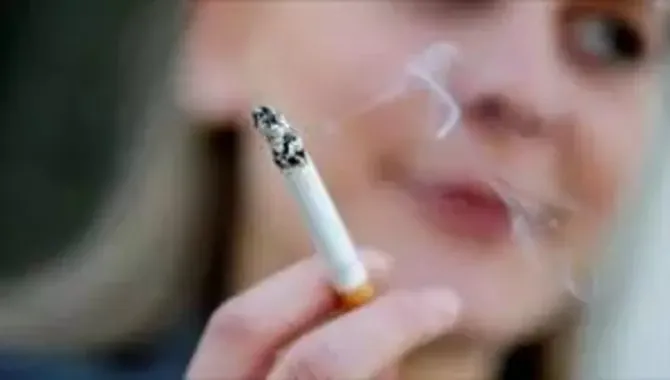 Sigara içen kadınlar daha fazla risk altında