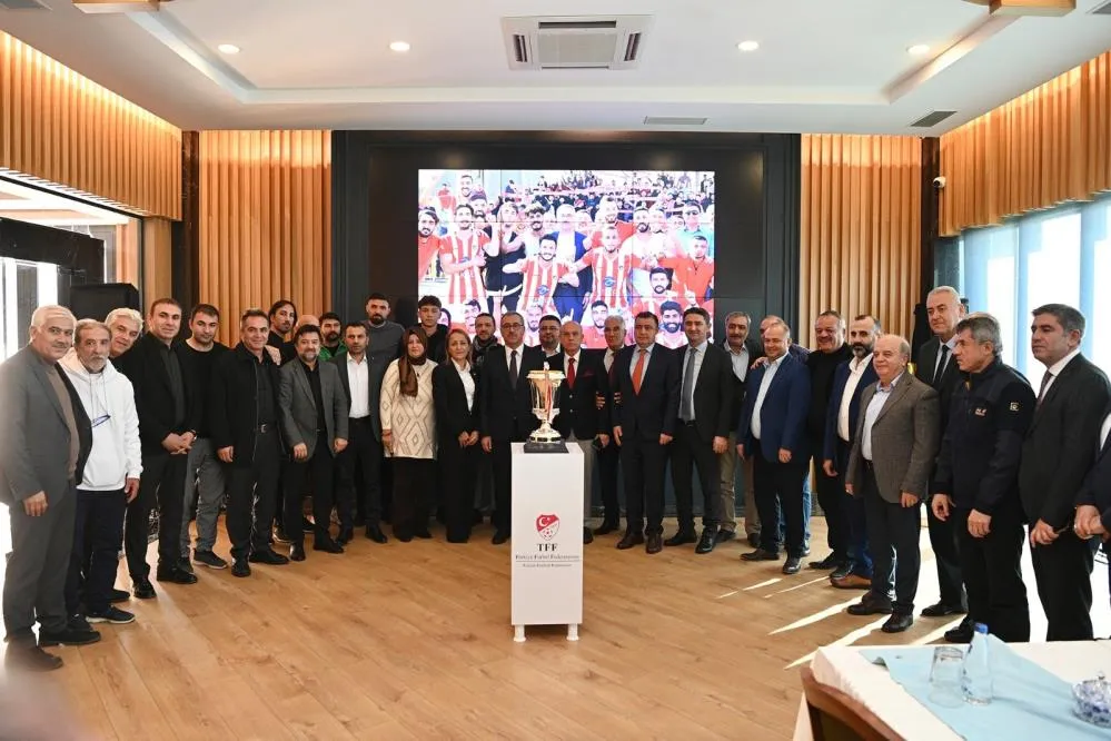 İstiklal Sporun şampiyonluk kupası