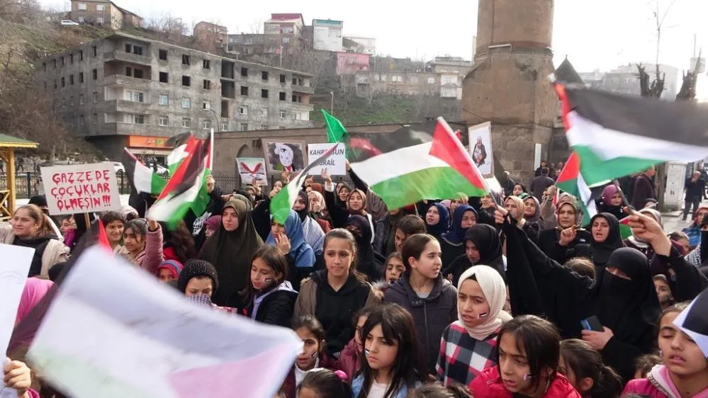 Kadınlar ve çocuklar Filistin için yürüdü