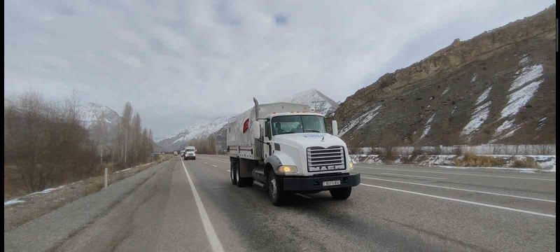 Azerbaycan’ın 14 araçlık insani yardım konvoyu deprem bölgesine gidiyor