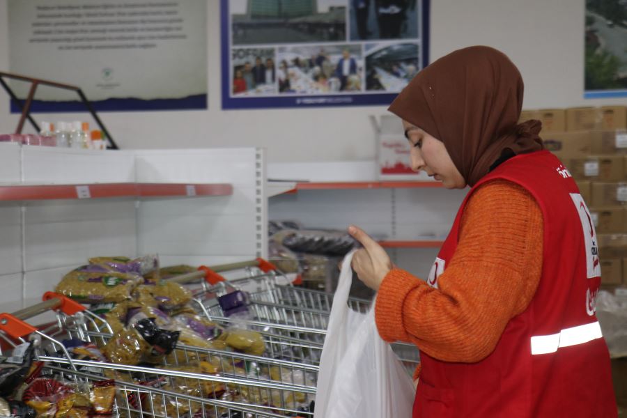  Kızılay, Malatya’da depremzedeler için sosyal market açtı