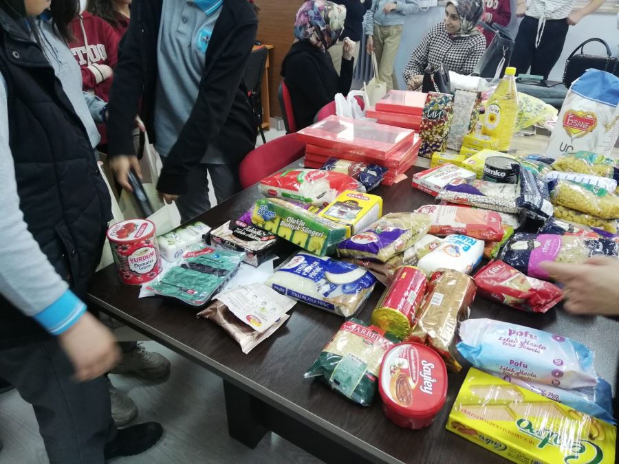 Ortaokul öğrencilerinden ramazan yardımı