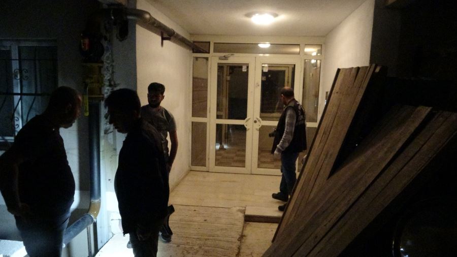 Malatya’da husumetlilerin silahlı ev baskını kamerada