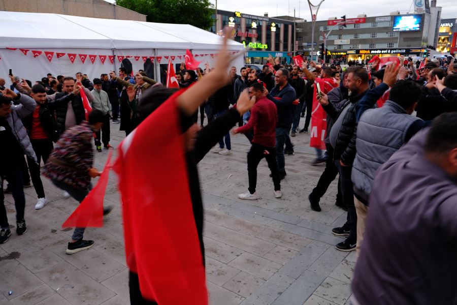 Erzincan’da Erdoğan’ın zaferi kutlandı