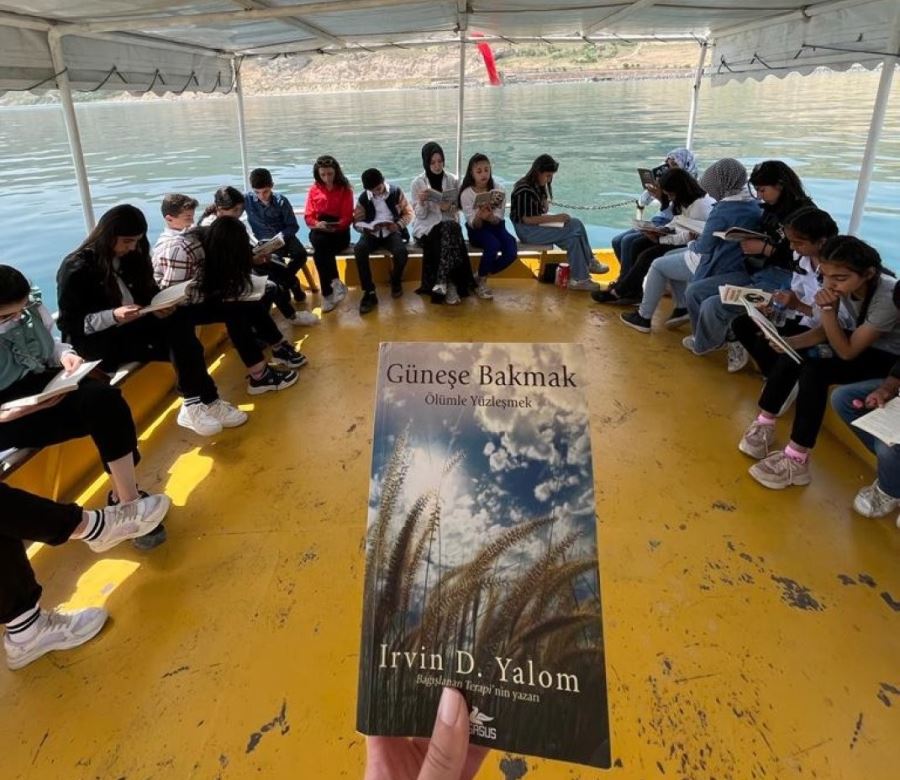 Adilcevaz’da ‘Teknede Kitap Okuyoruz’ etkinliği