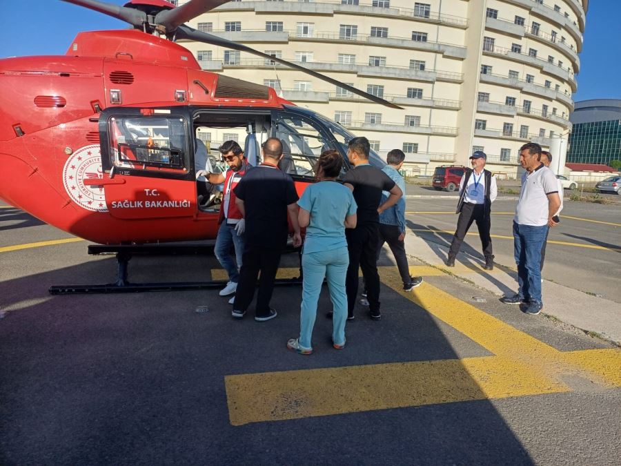 Ambulans helikopter yeni doğan bebek için havalandı