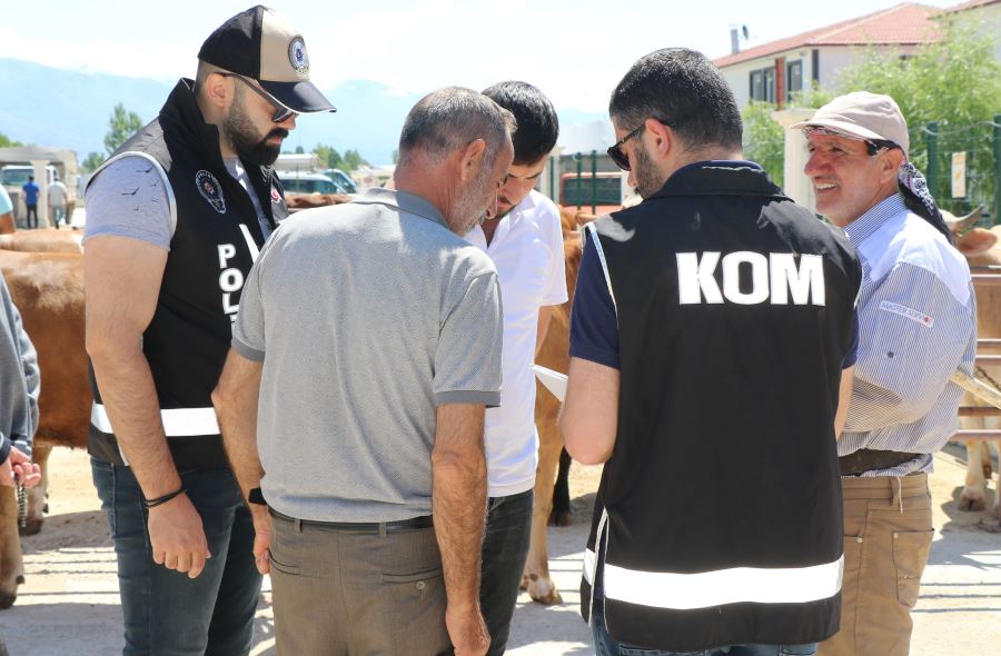 Erzincan polisinden kurban satıcılarına 
