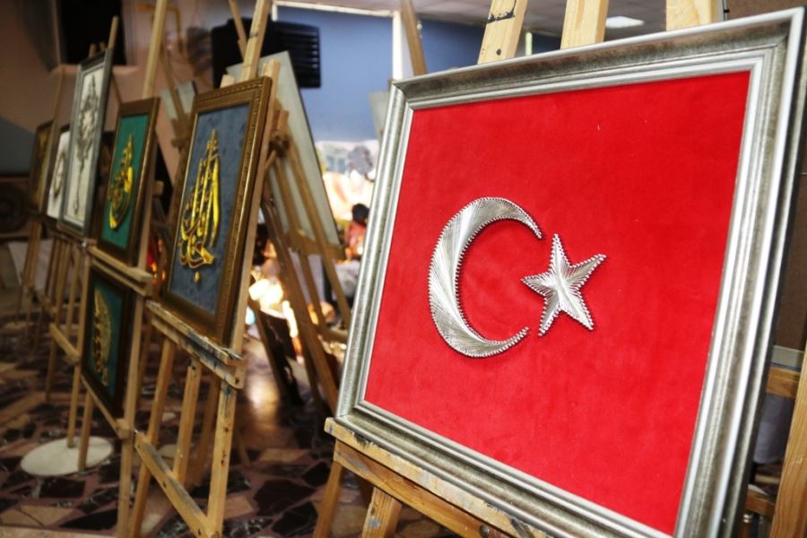 Bitlis’te yılsonu sergisi açıldı