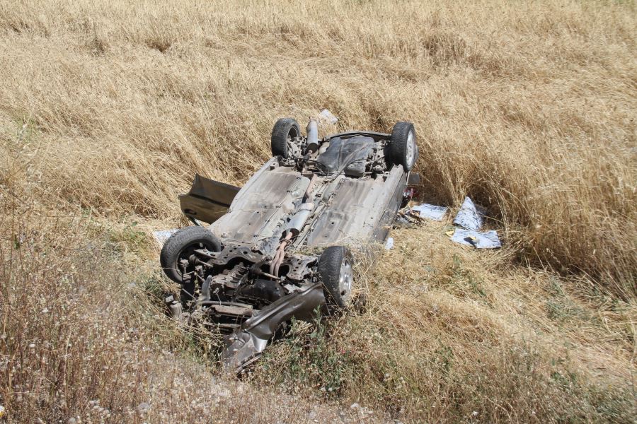 Elazığ’da otomobil şarampole uçup ters döndü: 6 yaralı