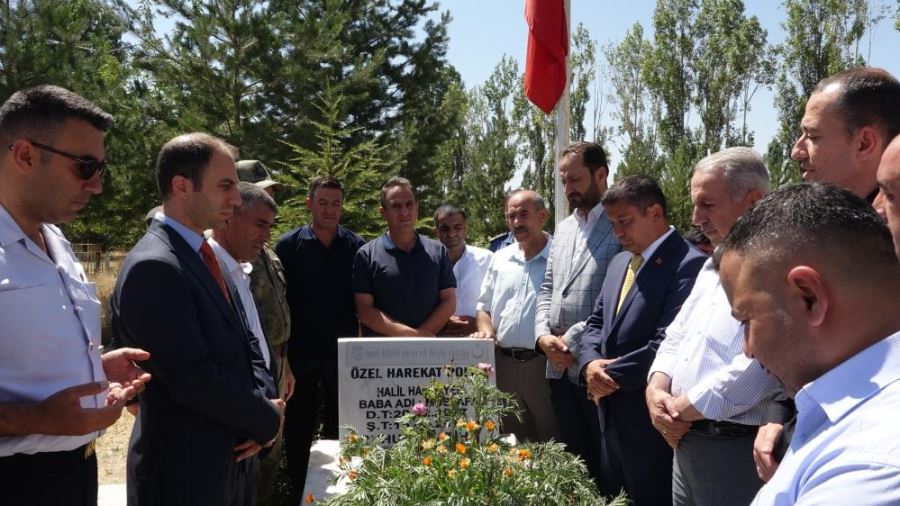  Şehit Halil Hamuryen, mezarı başında anıldı