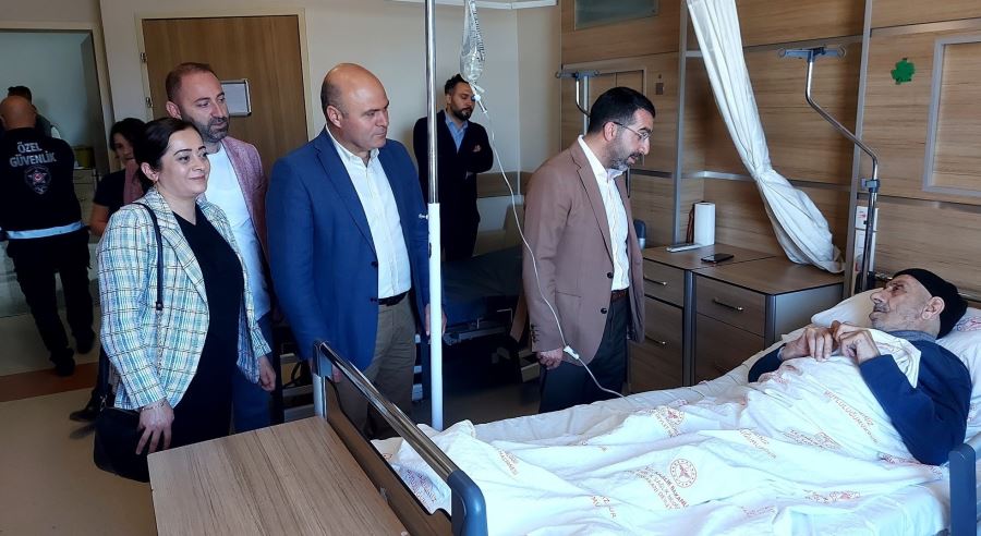 AK Parti Kars Milletvekili Çalkın, bayramda hastaları unutmadı