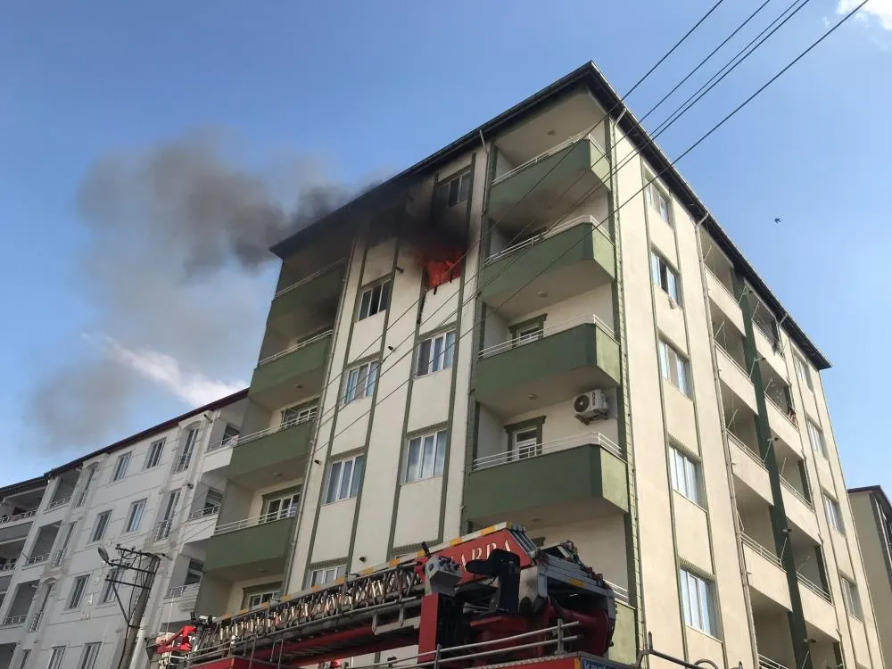  Iğdır’da 5 katlı apartmanda yangın
