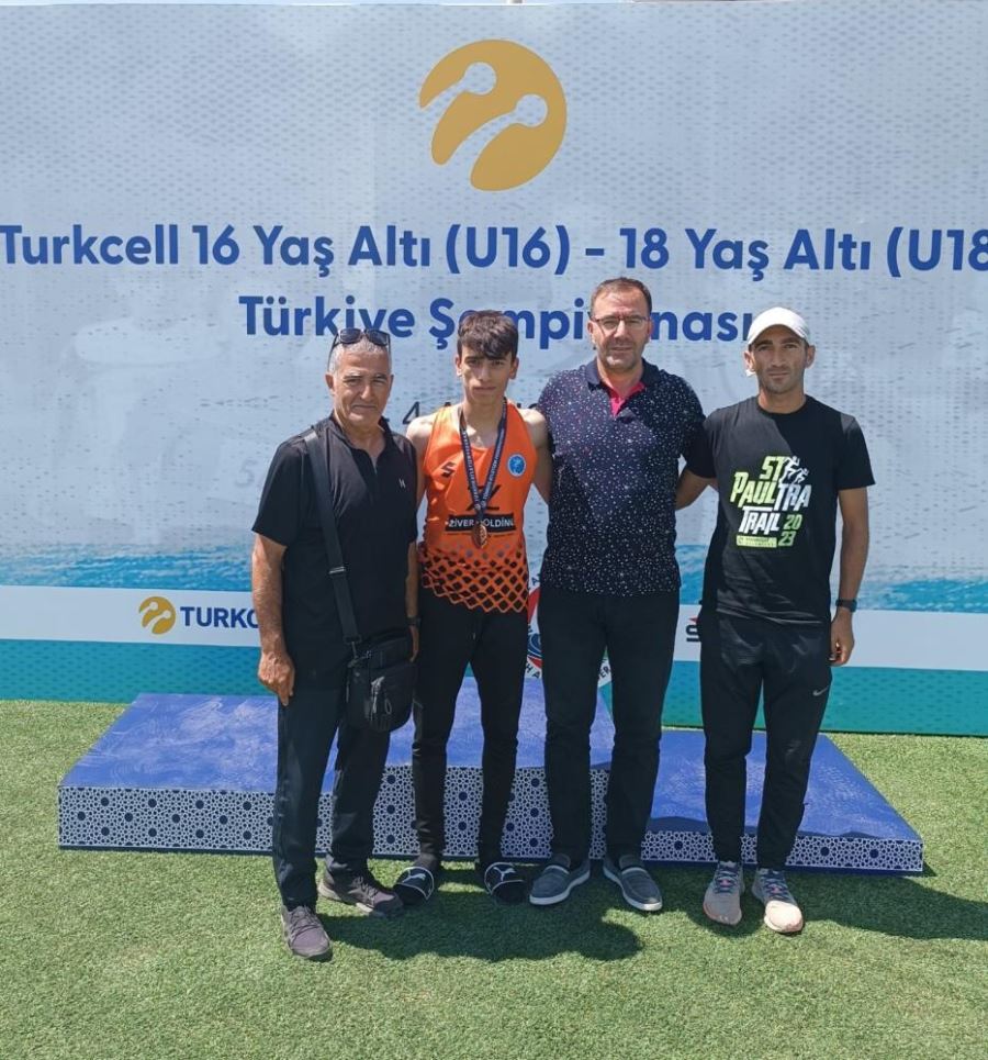 sporcu uzun atlamada Türkiye üçüncüsü oldu