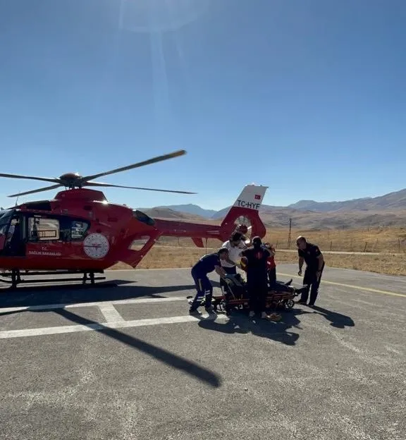 Göğüs ağrısı olan hasta için helikopter havalandı