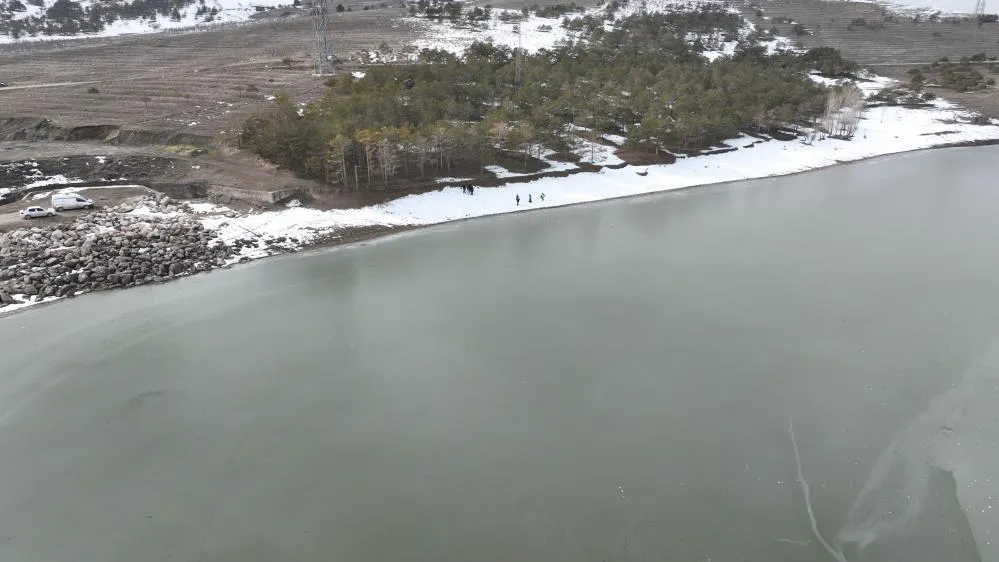 Sıhke Gölü kısmen buz tuttu