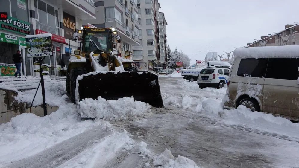 Bitlis’te 266 köy yolu kardan ulaşıma kapandı