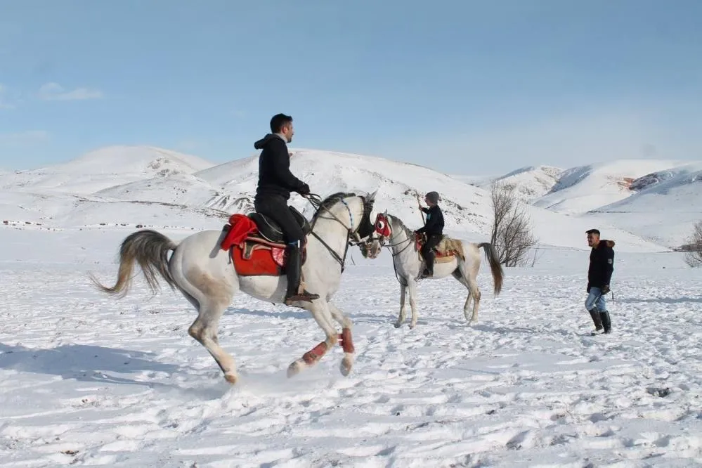 Asırlık gelenek cirit Erzincan ve Bayburt’ta yaşatılıyor