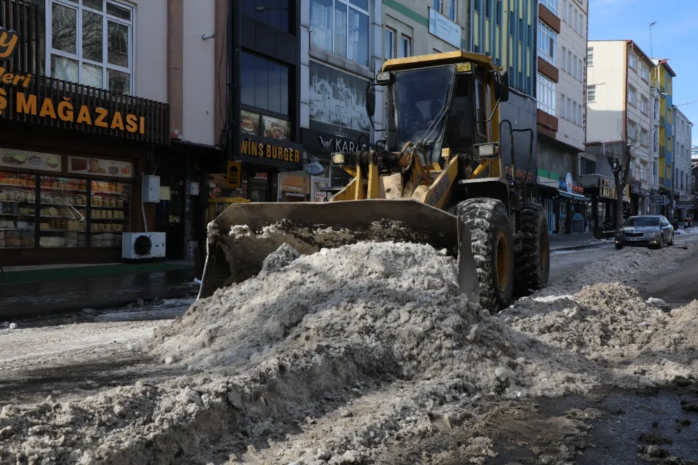 Kars’ta Belediyesinin karla mücadelesi 
