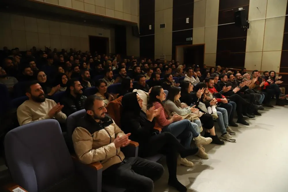 Bitlis’te Kürtçe stand up gösterisi yapıldı